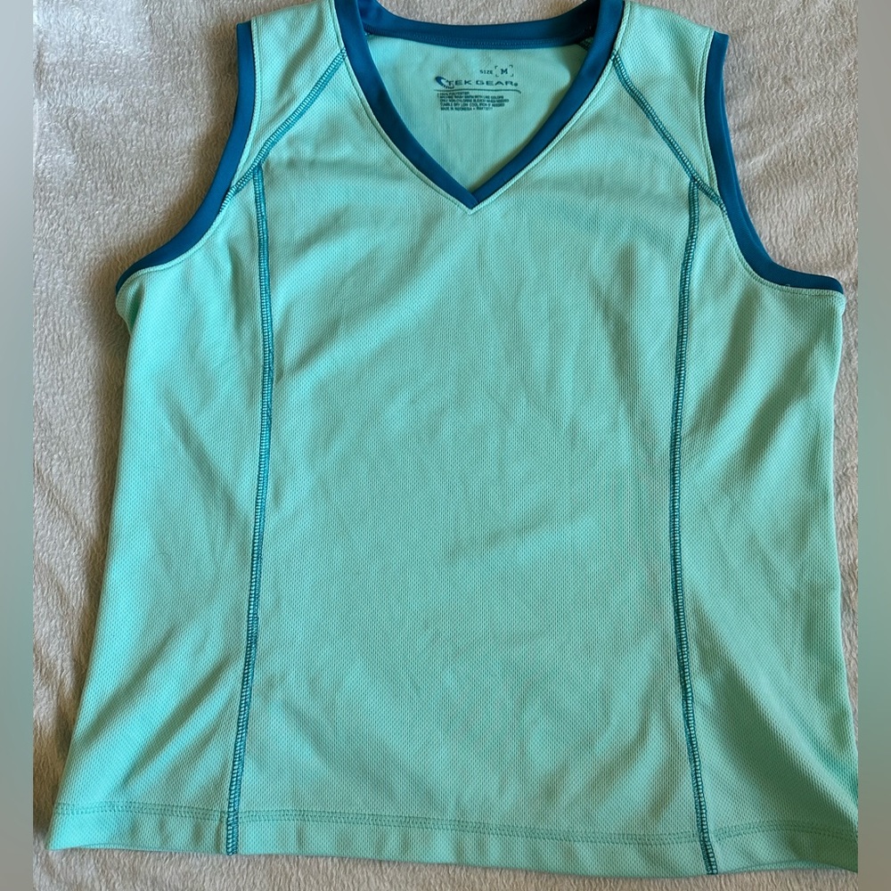 Women’s Tek Gear Workout Shirt. Size Med. Like New